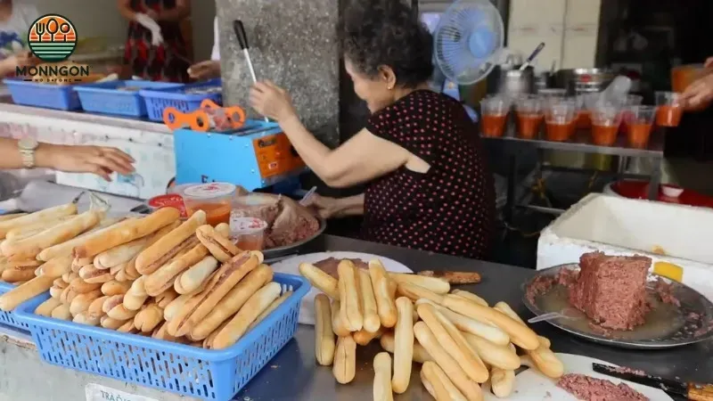 Kinh nghiệm khi thưởng thức bánh mì cay Hải Phòng