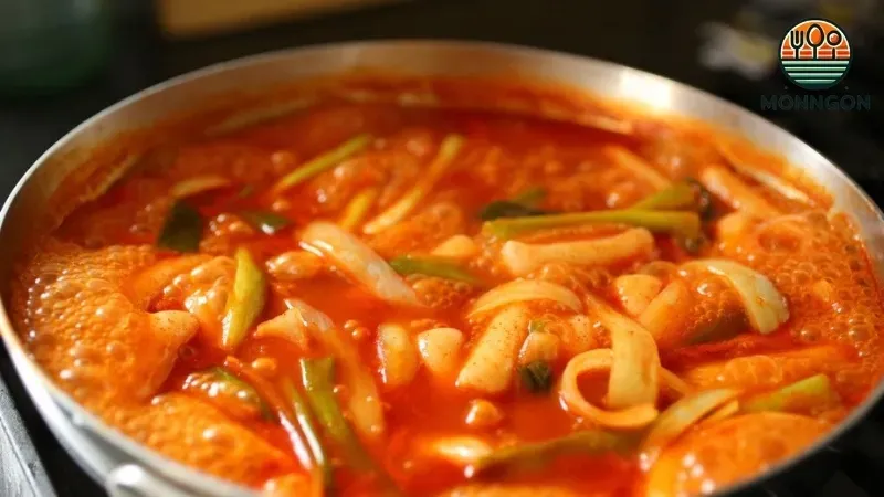 Cách làm sốt tokbokki chua ngọt không cần tương ớt