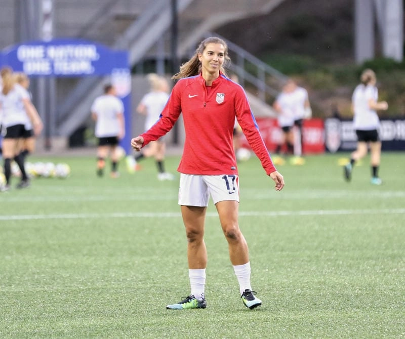  Tobin Heath rê bóng điêu luyện trong trận đấu tại xổ số RR88