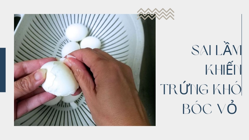 Ngâm nước đá là bước quan trọng nhất để trứng dễ bóc vỏ